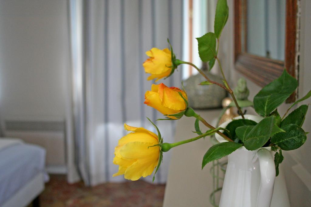 Le Petit Manoir De La Vernelle Bed and Breakfast Fourmetot Δωμάτιο φωτογραφία